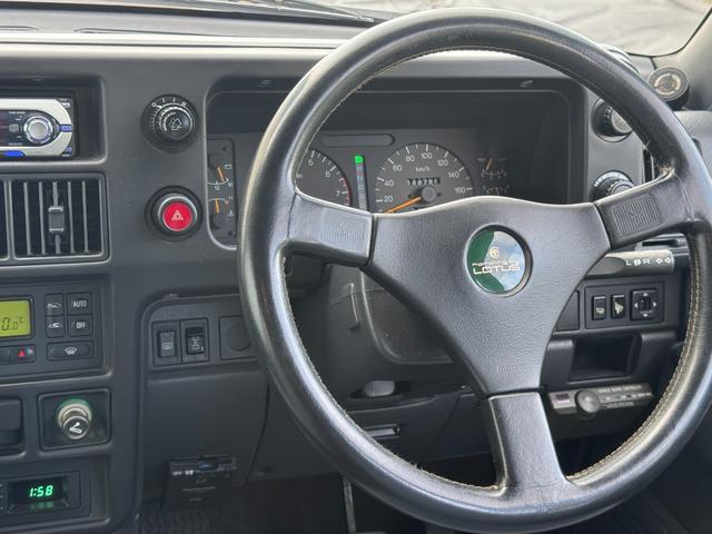 ビッグホーン ハンドリングバイロータスＳＥ　ロング　オリジナルカラー　ＮＯＸ適合車輌　４ＷＤ車輌　デイトナメッキホイール　ＲＥＮＥＧＡＤＥ新品タイヤ　いすゞエンブレム　リアラダー　シートヒーター　タイミングベルト交換済み１１０５５７ｋｍ時点（16枚目）