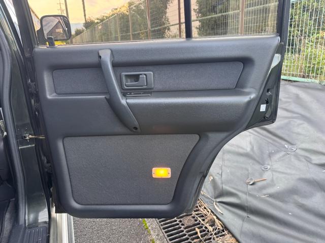 ビッグホーン ハンドリングバイロータスＳＥ　ロング　オリジナルカラー　ＮＯＸ適合車輌　４ＷＤ車輌　デイトナメッキホイール　ＲＥＮＥＧＡＤＥ新品タイヤ　いすゞエンブレム　リアラダー　シートヒーター　タイミングベルト交換済み１１０５５７ｋｍ時点（34枚目）