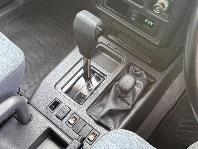 ビッグホーン ハンドリングバイロータスＳＥ　ロング　オリジナルカラー　ＮＯＸ適合車輌　４ＷＤ車輌　デイトナメッキホイール　ＲＥＮＥＧＡＤＥ新品タイヤ　いすゞエンブレム　リアラダー　シートヒーター　タイミングベルト交換済み１１０５５７ｋｍ時点（47枚目）