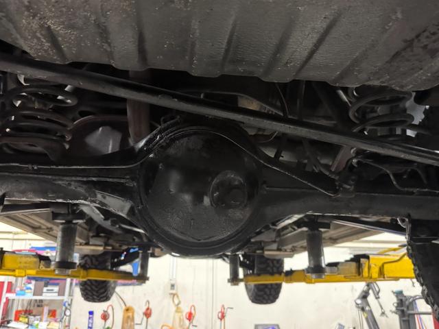 ビッグホーン ハンドリングバイロータスＳＥ　ロング　オリジナルカラー　ＮＯＸ適合車輌　４ＷＤ車輌　デイトナメッキホイール　ＲＥＮＥＧＡＤＥ新品タイヤ　いすゞエンブレム　リアラダー　シートヒーター　タイミングベルト交換済み１１０５５７ｋｍ時点（78枚目）