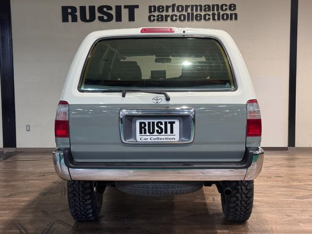 ハイラックスサーフ ＳＳＲ－Ｘ　アーバンカーキホワイトツートン全塗装　４ＷＤ車輛　リフトアップ　ＲＥＮＥＧＡＤＥ新品タイヤ　ＥＴＣ　　オリジナルシートカバー　ドライブレコーダー　ミラー　ドアノブメッキ仕様（10枚目）