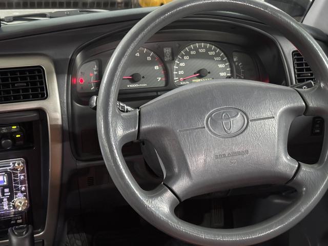 ハイラックスサーフ ＳＳＲ－Ｘ　アーバンカーキホワイトツートン全塗装　４ＷＤ車輛　リフトアップ　ＲＥＮＥＧＡＤＥ新品タイヤ　ＥＴＣ　　オリジナルシートカバー　ドライブレコーダー　ミラー　ドアノブメッキ仕様（13枚目）