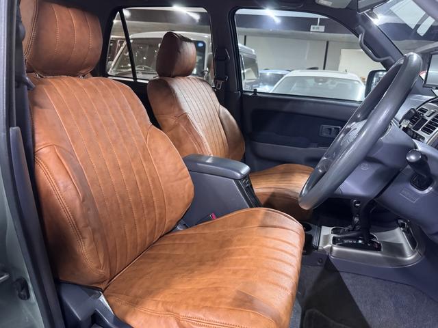 ハイラックスサーフ ＳＳＲ－Ｘ　アーバンカーキホワイトツートン全塗装　４ＷＤ車輛　リフトアップ　ＲＥＮＥＧＡＤＥ新品タイヤ　ＥＴＣ　　オリジナルシートカバー　ドライブレコーダー　ミラー　ドアノブメッキ仕様（18枚目）