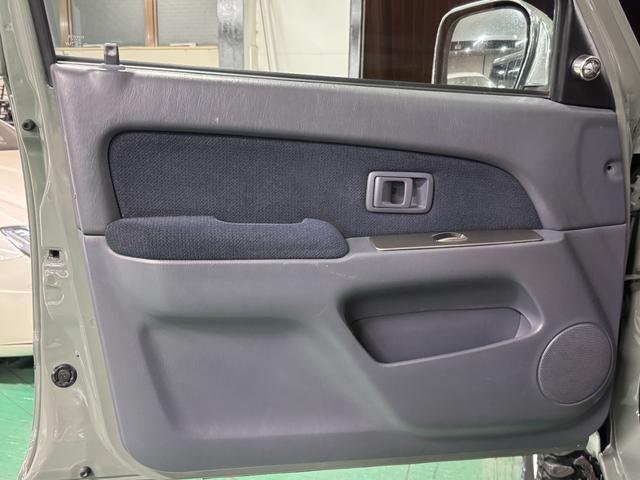 ハイラックスサーフ ＳＳＲ－Ｘ　アーバンカーキホワイトツートン全塗装　４ＷＤ車輛　リフトアップ　ＲＥＮＥＧＡＤＥ新品タイヤ　ＥＴＣ　　オリジナルシートカバー　ドライブレコーダー　ミラー　ドアノブメッキ仕様（23枚目）