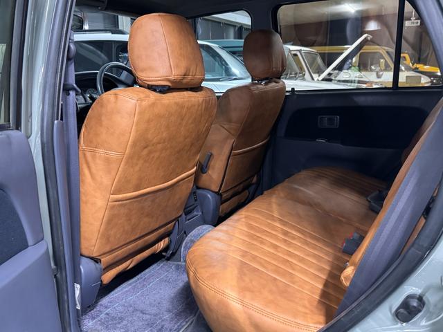 ハイラックスサーフ ＳＳＲ－Ｘ　アーバンカーキホワイトツートン全塗装　４ＷＤ車輛　リフトアップ　ＲＥＮＥＧＡＤＥ新品タイヤ　ＥＴＣ　　オリジナルシートカバー　ドライブレコーダー　ミラー　ドアノブメッキ仕様（24枚目）