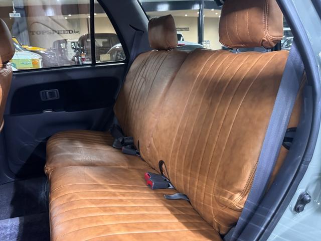 ハイラックスサーフ ＳＳＲ－Ｘ　アーバンカーキホワイトツートン全塗装　４ＷＤ車輛　リフトアップ　ＲＥＮＥＧＡＤＥ新品タイヤ　ＥＴＣ　　オリジナルシートカバー　ドライブレコーダー　ミラー　ドアノブメッキ仕様（26枚目）