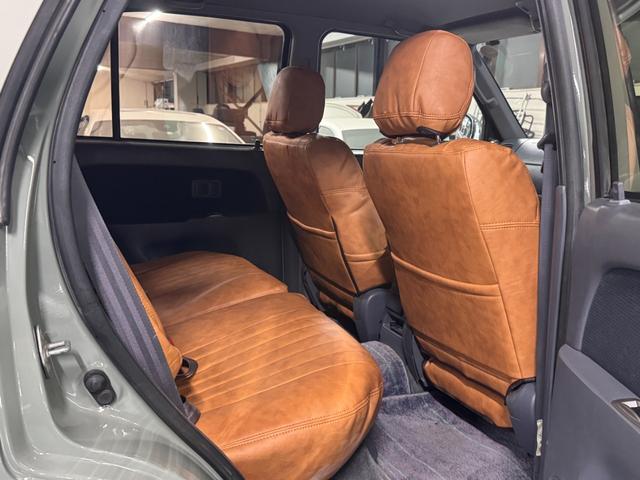 ハイラックスサーフ ＳＳＲ－Ｘ　アーバンカーキホワイトツートン全塗装　４ＷＤ車輛　リフトアップ　ＲＥＮＥＧＡＤＥ新品タイヤ　ＥＴＣ　　オリジナルシートカバー　ドライブレコーダー　ミラー　ドアノブメッキ仕様（28枚目）