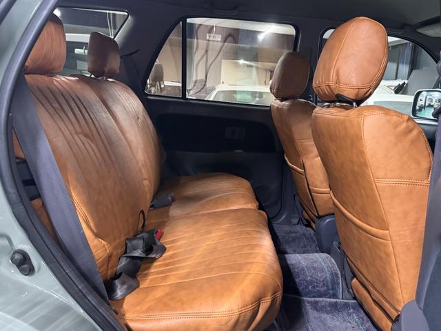 ハイラックスサーフ ＳＳＲ－Ｘ　アーバンカーキホワイトツートン全塗装　４ＷＤ車輛　リフトアップ　ＲＥＮＥＧＡＤＥ新品タイヤ　ＥＴＣ　　オリジナルシートカバー　ドライブレコーダー　ミラー　ドアノブメッキ仕様（29枚目）