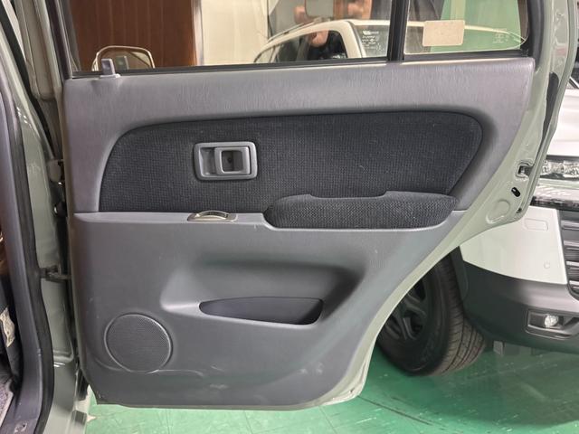 ハイラックスサーフ ＳＳＲ－Ｘ　アーバンカーキホワイトツートン全塗装　４ＷＤ車輛　リフトアップ　ＲＥＮＥＧＡＤＥ新品タイヤ　ＥＴＣ　　オリジナルシートカバー　ドライブレコーダー　ミラー　ドアノブメッキ仕様（31枚目）