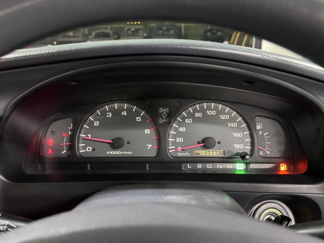 ハイラックスサーフ ＳＳＲ－Ｘ　アーバンカーキホワイトツートン全塗装　４ＷＤ車輛　リフトアップ　ＲＥＮＥＧＡＤＥ新品タイヤ　ＥＴＣ　　オリジナルシートカバー　ドライブレコーダー　ミラー　ドアノブメッキ仕様（34枚目）