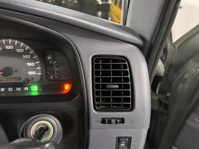 ハイラックスサーフ ＳＳＲ－Ｘ　アーバンカーキホワイトツートン全塗装　４ＷＤ車輛　リフトアップ　ＲＥＮＥＧＡＤＥ新品タイヤ　ＥＴＣ　　オリジナルシートカバー　ドライブレコーダー　ミラー　ドアノブメッキ仕様（35枚目）