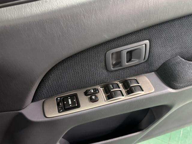 ハイラックスサーフ ＳＳＲ－Ｘ　アーバンカーキホワイトツートン全塗装　４ＷＤ車輛　リフトアップ　ＲＥＮＥＧＡＤＥ新品タイヤ　ＥＴＣ　　オリジナルシートカバー　ドライブレコーダー　ミラー　ドアノブメッキ仕様（36枚目）