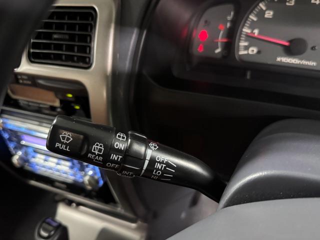 ハイラックスサーフ ＳＳＲ－Ｘ　アーバンカーキホワイトツートン全塗装　４ＷＤ車輛　リフトアップ　ＲＥＮＥＧＡＤＥ新品タイヤ　ＥＴＣ　　オリジナルシートカバー　ドライブレコーダー　ミラー　ドアノブメッキ仕様（38枚目）