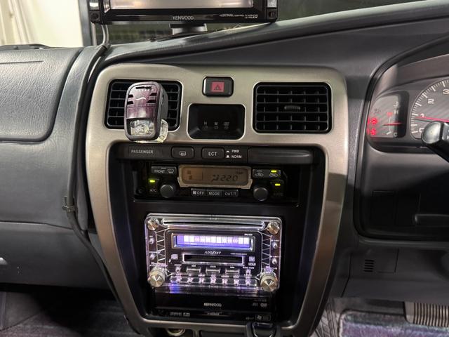 ハイラックスサーフ ＳＳＲ－Ｘ　アーバンカーキホワイトツートン全塗装　４ＷＤ車輛　リフトアップ　ＲＥＮＥＧＡＤＥ新品タイヤ　ＥＴＣ　　オリジナルシートカバー　ドライブレコーダー　ミラー　ドアノブメッキ仕様（39枚目）