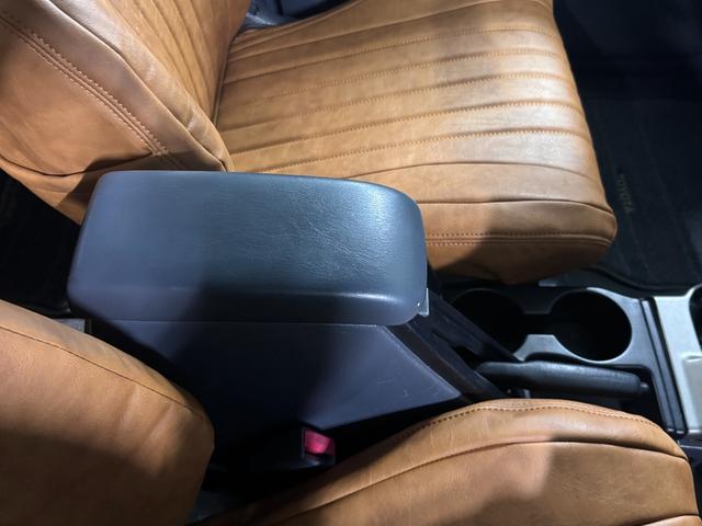 ハイラックスサーフ ＳＳＲ－Ｘ　アーバンカーキホワイトツートン全塗装　４ＷＤ車輛　リフトアップ　ＲＥＮＥＧＡＤＥ新品タイヤ　ＥＴＣ　　オリジナルシートカバー　ドライブレコーダー　ミラー　ドアノブメッキ仕様（41枚目）