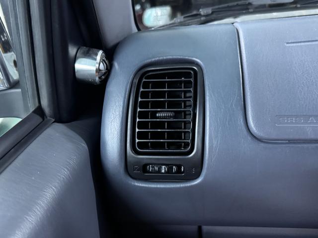 ハイラックスサーフ ＳＳＲ－Ｘ　アーバンカーキホワイトツートン全塗装　４ＷＤ車輛　リフトアップ　ＲＥＮＥＧＡＤＥ新品タイヤ　ＥＴＣ　　オリジナルシートカバー　ドライブレコーダー　ミラー　ドアノブメッキ仕様（42枚目）