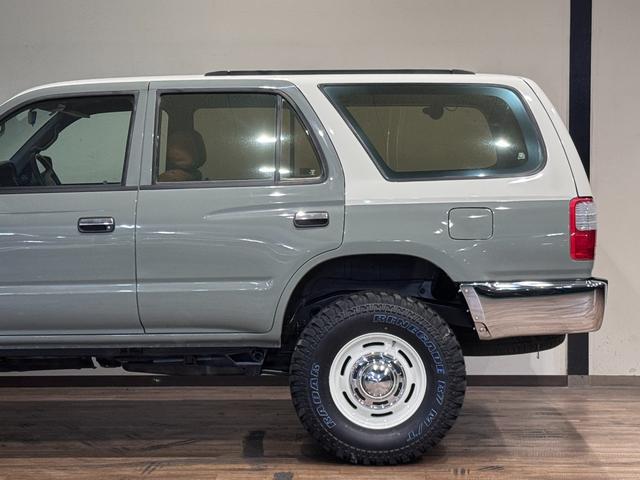 ハイラックスサーフ ＳＳＲ－Ｘ　アーバンカーキホワイトツートン全塗装　４ＷＤ車輛　リフトアップ　ＲＥＮＥＧＡＤＥ新品タイヤ　ＥＴＣ　　オリジナルシートカバー　ドライブレコーダー　ミラー　ドアノブメッキ仕様（70枚目）