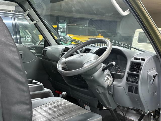 ボンゴバン ＤＸ　イエローオリーブマット全塗装　オリジナル丸目ヘッドライトキット　４ＷＤ車両　ＮＯＸ・ＰＭ法適合車両　オートマ　ルーフラック　ＭＡＸＸＩＳタイヤ　スチールホイール　ハイルーフ車（15枚目）