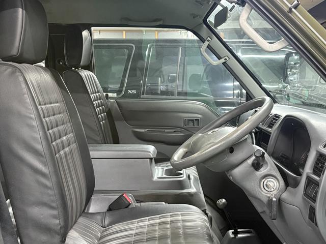 ボンゴバン ＤＸ　イエローオリーブマット全塗装　オリジナル丸目ヘッドライトキット　４ＷＤ車両　ＮＯＸ・ＰＭ法適合車両　オートマ　ルーフラック　ＭＡＸＸＩＳタイヤ　スチールホイール　ハイルーフ車（16枚目）