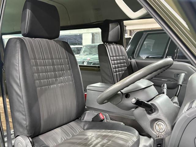 ボンゴバン ＤＸ　イエローオリーブマット全塗装　オリジナル丸目ヘッドライトキット　４ＷＤ車両　ＮＯＸ・ＰＭ法適合車両　オートマ　ルーフラック　ＭＡＸＸＩＳタイヤ　スチールホイール　ハイルーフ車（17枚目）