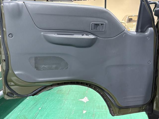 ボンゴバン ＤＸ　イエローオリーブマット全塗装　オリジナル丸目ヘッドライトキット　４ＷＤ車両　ＮＯＸ・ＰＭ法適合車両　オートマ　ルーフラック　ＭＡＸＸＩＳタイヤ　スチールホイール　ハイルーフ車（18枚目）