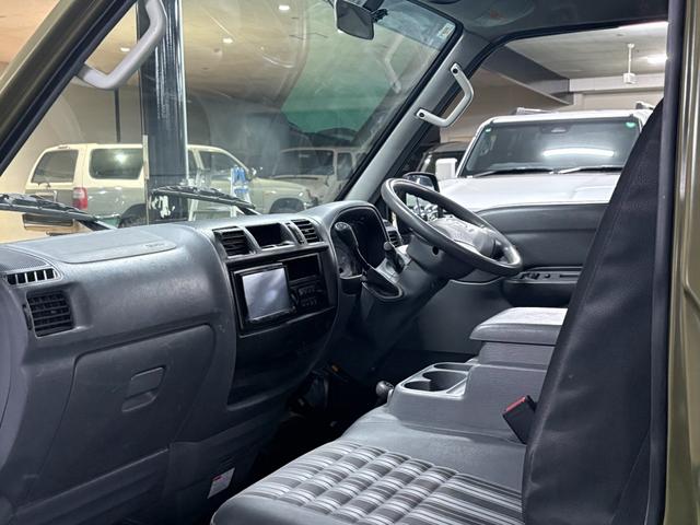 ボンゴバン ＤＸ　イエローオリーブマット全塗装　オリジナル丸目ヘッドライトキット　４ＷＤ車両　ＮＯＸ・ＰＭ法適合車両　オートマ　ルーフラック　ＭＡＸＸＩＳタイヤ　スチールホイール　ハイルーフ車（19枚目）