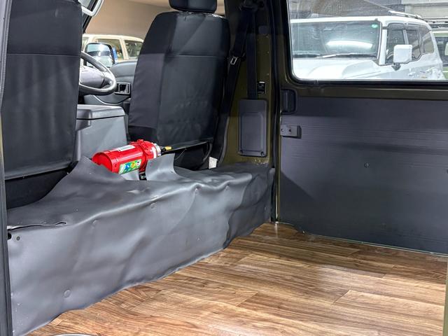 ボンゴバン ＤＸ　イエローオリーブマット全塗装　オリジナル丸目ヘッドライトキット　４ＷＤ車両　ＮＯＸ・ＰＭ法適合車両　オートマ　ルーフラック　ＭＡＸＸＩＳタイヤ　スチールホイール　ハイルーフ車（24枚目）