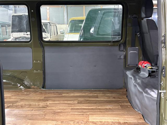 ボンゴバン ＤＸ　イエローオリーブマット全塗装　オリジナル丸目ヘッドライトキット　４ＷＤ車両　ＮＯＸ・ＰＭ法適合車両　オートマ　ルーフラック　ＭＡＸＸＩＳタイヤ　スチールホイール　ハイルーフ車（26枚目）