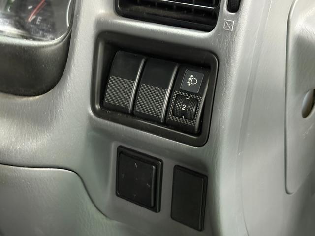 ボンゴバン ＤＸ　イエローオリーブマット全塗装　オリジナル丸目ヘッドライトキット　４ＷＤ車両　ＮＯＸ・ＰＭ法適合車両　オートマ　ルーフラック　ＭＡＸＸＩＳタイヤ　スチールホイール　ハイルーフ車（32枚目）