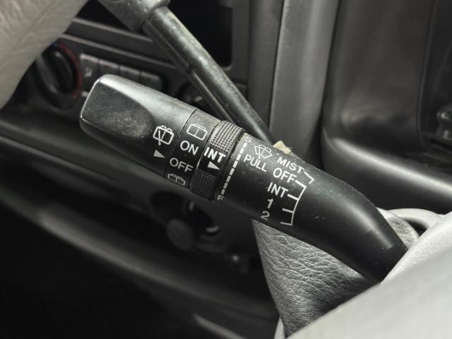 ボンゴバン ＤＸ　イエローオリーブマット全塗装　オリジナル丸目ヘッドライトキット　４ＷＤ車両　ＮＯＸ・ＰＭ法適合車両　オートマ　ルーフラック　ＭＡＸＸＩＳタイヤ　スチールホイール　ハイルーフ車（34枚目）