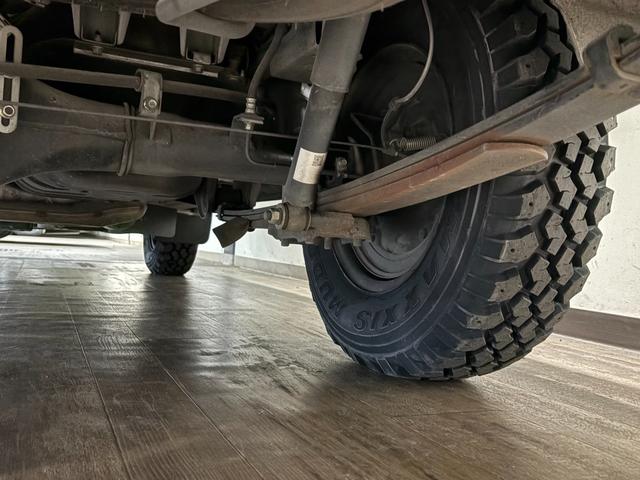 ボンゴバン ＤＸ　イエローオリーブマット全塗装　オリジナル丸目ヘッドライトキット　４ＷＤ車両　ＮＯＸ・ＰＭ法適合車両　オートマ　ルーフラック　ＭＡＸＸＩＳタイヤ　スチールホイール　ハイルーフ車（64枚目）