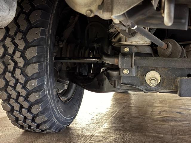 ボンゴバン ＤＸ　イエローオリーブマット全塗装　オリジナル丸目ヘッドライトキット　４ＷＤ車両　ＮＯＸ・ＰＭ法適合車両　オートマ　ルーフラック　ＭＡＸＸＩＳタイヤ　スチールホイール　ハイルーフ車（67枚目）