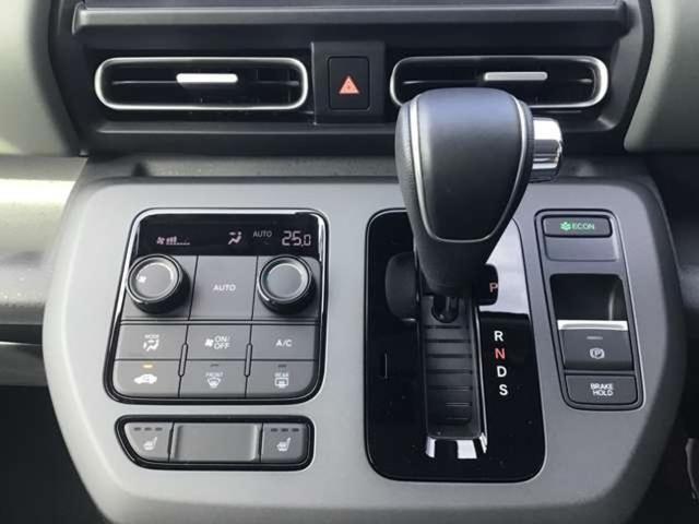 フリード クロスター 登録済・未使用車 新車保証付 SENSING 登録済・未使用車 走行57km 新車保証付 SENSING 8エアバッグ 両側電動スライドドア アルミホイール シートヒーター フォグライト ブラインドスポットモニター(11枚目)