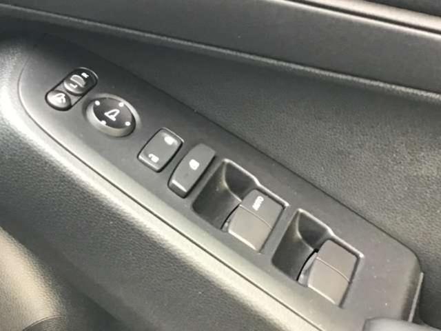 ヴェゼル ｅ：ＨＥＶ　Ｘ　ワンオーナー　ＳＥＮＳＩＮＧ　８エアバッグ　ワンオーナー　走行１１．９１３ｋｍ　ＳＥＮＳＩＮＧ　８エアバッグ　ナビ／ＴＶ／ブルートゥース／リアカメラ　２．０ＥＴＣ　ワイヤレス充電　新車保証付（20枚目）