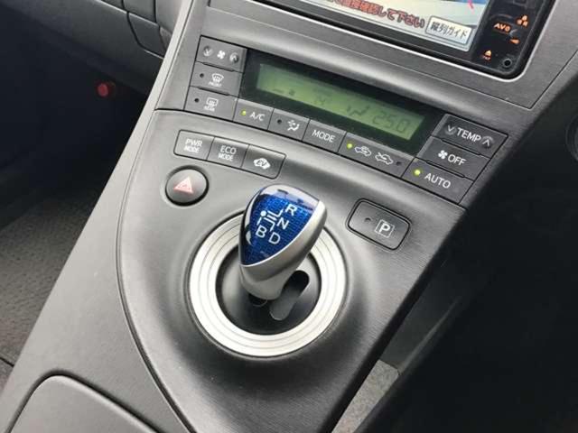 プリウス Ｓ　ワンオーナー　ナビ／リアカメラ　８エアバッグ　ＥＴＣ　ワンオーナー　走行４６．８０６ｋｍ　ナビ／リアカメラ　８エアバッグ　前後ドライブレコーダー　ＥＴＣ　車検整備／５．０００ｋｍ保証付（16枚目）