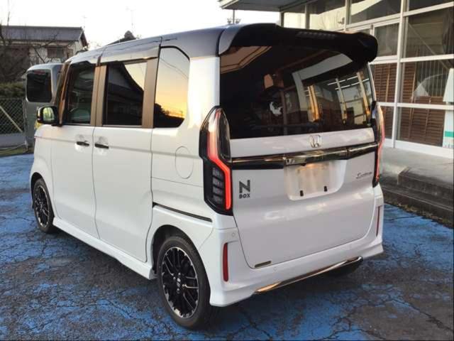 N-BOXカスタム L・ターボコーディネートスタイル 8エアバッグ 両側電動ドア ターボエンジン 8エアバッグ ナビ/TV/ブルートゥース/リアカメラ 両側電動ドア ドラレコ ETC ワンオーナー ホワイト/ブラックツートンカラー 車検整備/1年保証付(4枚目)
