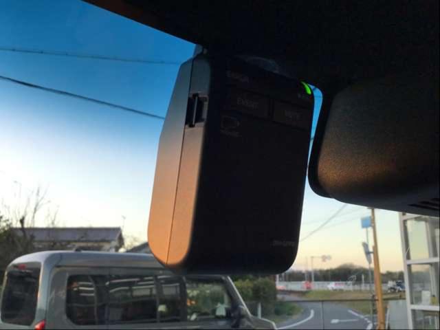 N-BOXカスタム L・ターボコーディネートスタイル 8エアバッグ 両側電動ドア ターボエンジン 8エアバッグ ナビ/TV/ブルートゥース/リアカメラ 両側電動ドア ドラレコ ETC ワンオーナー ホワイト/ブラックツートンカラー 車検整備/1年保証付(20枚目)