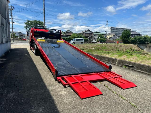 ヒノレンジャー 　キャリアカー　積載車　リモコン付き　ベット付き　油圧リアゲート　最大積載量２９００ｋｇ　ロングボデー長さ６５００幅２２００　ウインチ付き　ターボ車　ＥＴＣ２．０（14枚目）