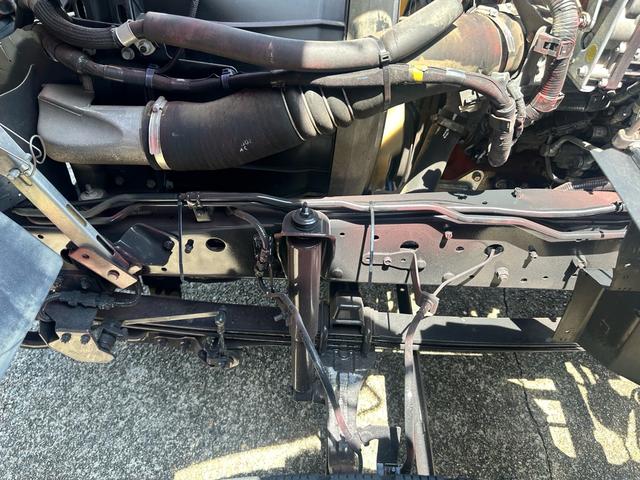 ヒノレンジャー 　キャリアカー　積載車　リモコン付き　ベット付き　油圧リアゲート　最大積載量２９００ｋｇ　ロングボデー長さ６５００幅２２００　ウインチ付き　ターボ車　ＥＴＣ２．０（32枚目）