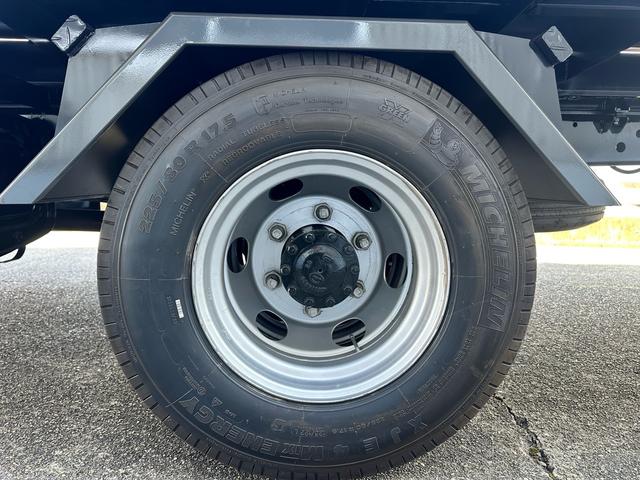 ヒノレンジャー 　積載車　キャリアカー　リモコン付き　油圧リアゲート　ウインチ　最大積載量３１００ｋｇ　ターボ車　ロングボデー長さ６５００幅２２００　ＮＥＷオールペイント（14枚目）