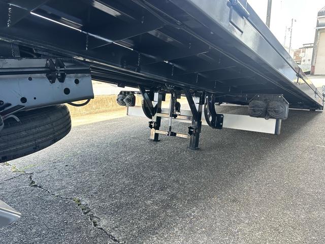 ヒノレンジャー 　積載車　キャリアカー　リモコン付き　油圧リアゲート　ウインチ　最大積載量３１００ｋｇ　ターボ車　ロングボデー長さ６５００幅２２００　ＮＥＷオールペイント（18枚目）