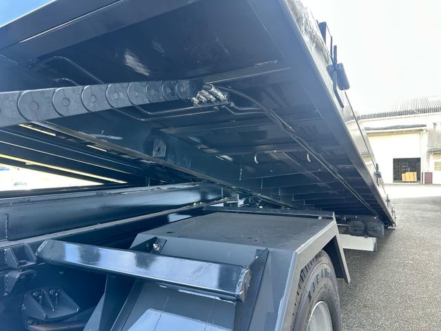 ヒノレンジャー 　積載車　キャリアカー　リモコン付き　油圧リアゲート　ウインチ　最大積載量３１００ｋｇ　ターボ車　ロングボデー長さ６５００幅２２００　ＮＥＷオールペイント（22枚目）