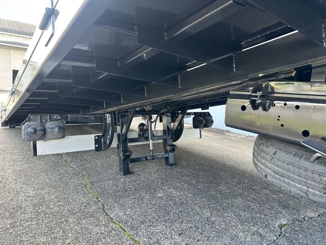 ヒノレンジャー 　積載車　キャリアカー　リモコン付き　油圧リアゲート　ウインチ　最大積載量３１００ｋｇ　ターボ車　ロングボデー長さ６５００幅２２００　ＮＥＷオールペイント（23枚目）