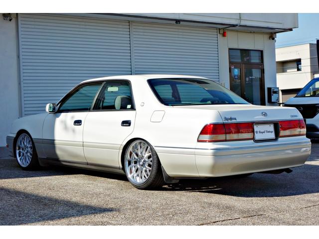 クラウン ロイヤルサルーン　自社制作車輛　新品ＷＯＲＫランベックＬＭ１カットシルバー１８インチアルミ　新品ファイナルコネクションフルタップ車高調　後付けＢｌｕｅｔｏｏｔｈ　純正ナビ　パワーシート　ＥＴＣ（22枚目）