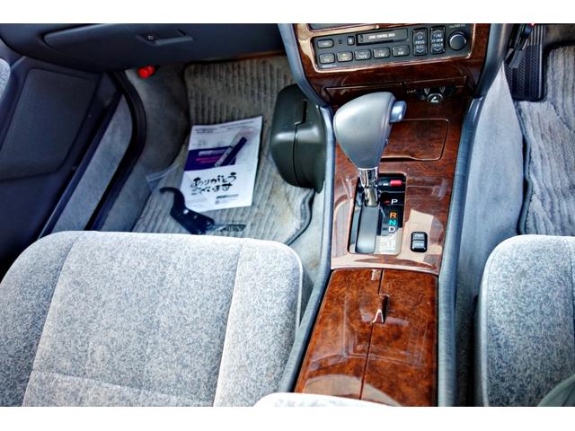 クラウン ロイヤルサルーン　自社制作車輛　新品ＷＯＲＫランベックＬＭ１カットシルバー１８インチアルミ　新品ファイナルコネクションフルタップ車高調　後付けＢｌｕｅｔｏｏｔｈ　純正ナビ　パワーシート　ＥＴＣ（42枚目）