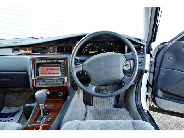 クラウン ロイヤルサルーン　自社制作車輛　新品ＷＯＲＫランベックＬＭ１カットシルバー１８インチアルミ　新品ファイナルコネクションフルタップ車高調　後付けＢｌｕｅｔｏｏｔｈ　純正ナビ　パワーシート　ＥＴＣ（50枚目）