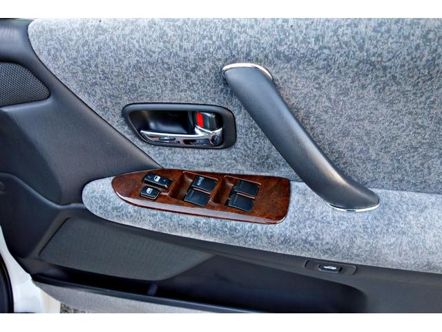 クラウン ロイヤルサルーン　自社制作車輛　新品ＷＯＲＫランベックＬＭ１カットシルバー１８インチアルミ　新品ファイナルコネクションフルタップ車高調　後付けＢｌｕｅｔｏｏｔｈ　純正ナビ　パワーシート　ＥＴＣ（52枚目）