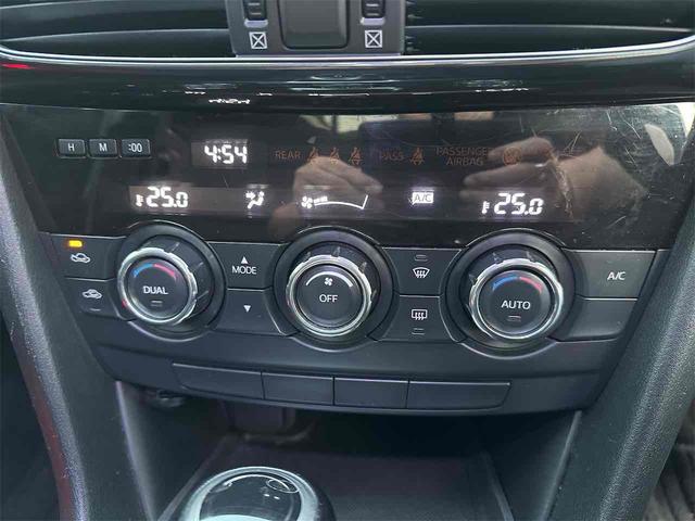 気温に合わせて直感的に操作することで、車内をいつでも快適に保てます。