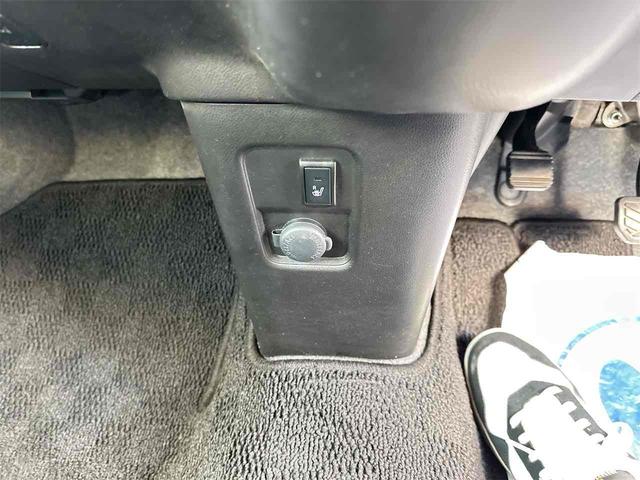 ワゴンR ハイブリッドFZ オートライト LEDヘッドランプ スマートキー アイドリングストップ 電動格納ミラー シートヒーター ベンチシート CVT 盗難防止システム ABS ESC CD アルミホイール 衝突安全ボディ(9枚目)