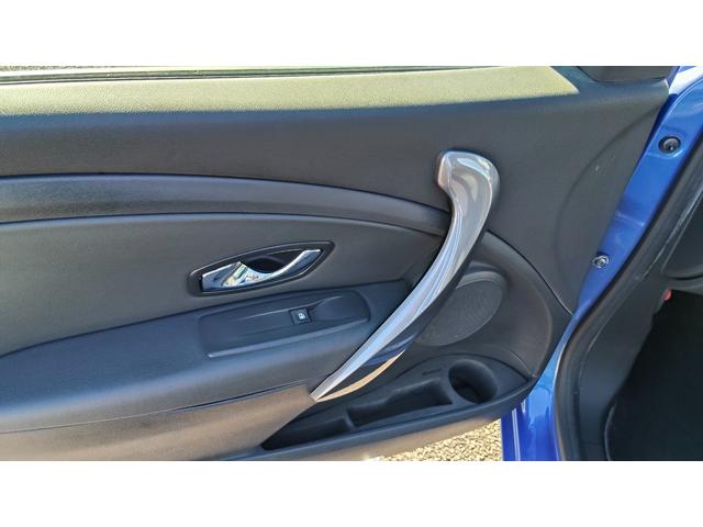 メガーヌエステート ＧＴライン　ターボ　ＫＷ車高調　純正ナビ　地デジＴＶ　ＥＴＣ　バックモニター　Ｂｌｕｅｔｏｏｔｈ　１７インチＡＷ（27枚目）